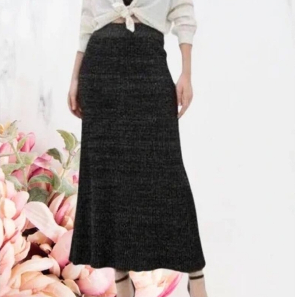 Free People. Elegant Black Skirt. New Without Tag. Small